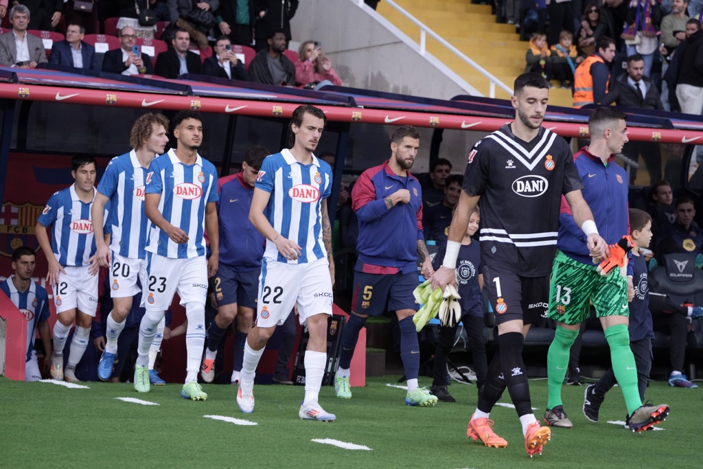 西班牙人对阵巴塞罗那：争夺关键三分的西甲联赛对决