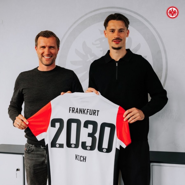 不去药厂&多特！官方：28岁中卫罗宾-科赫和法兰克福续约至2030年