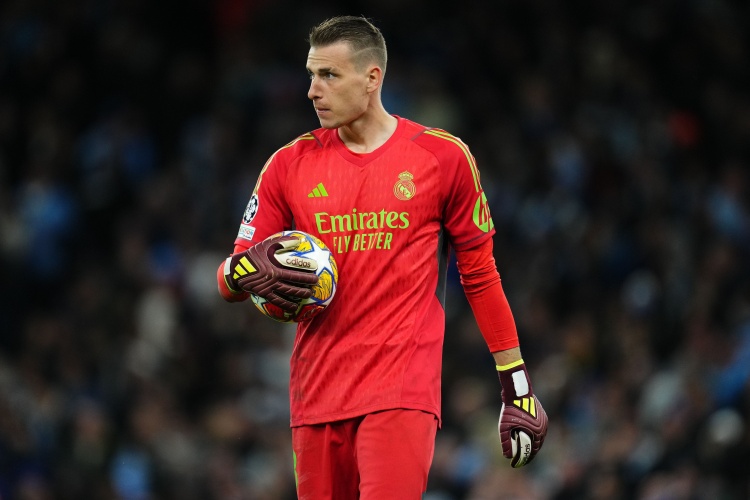 西媒：曼联有意3360万镑追求皇马门将卢宁，奥纳纳面临严峻挑战