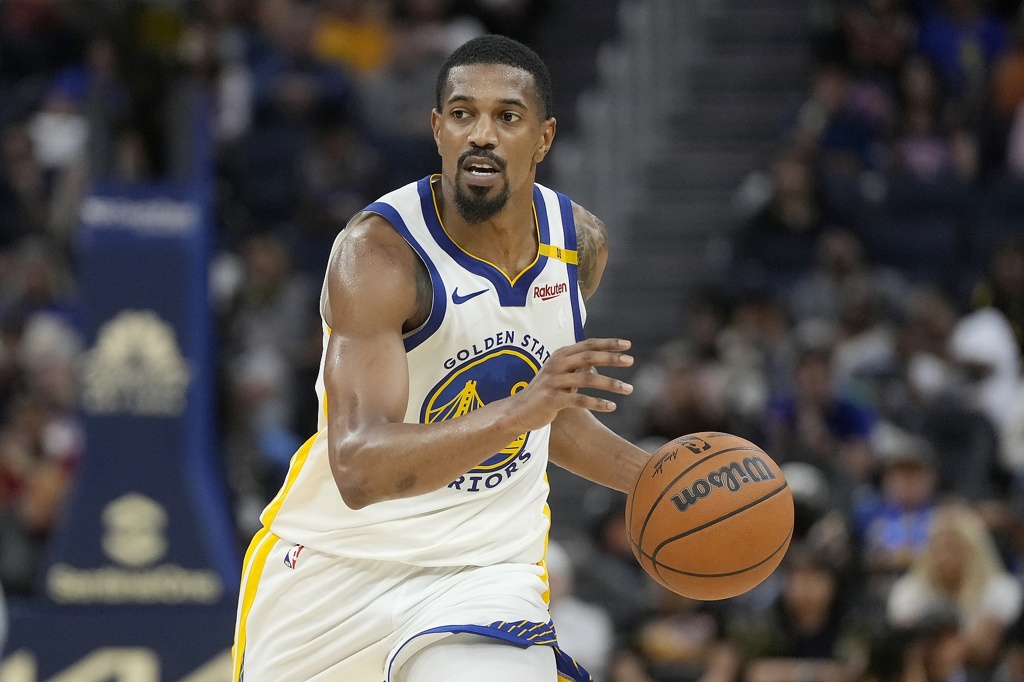 队记：霍福德&梅尔顿目前并不着急 但若拖到9月情况或将更难把控