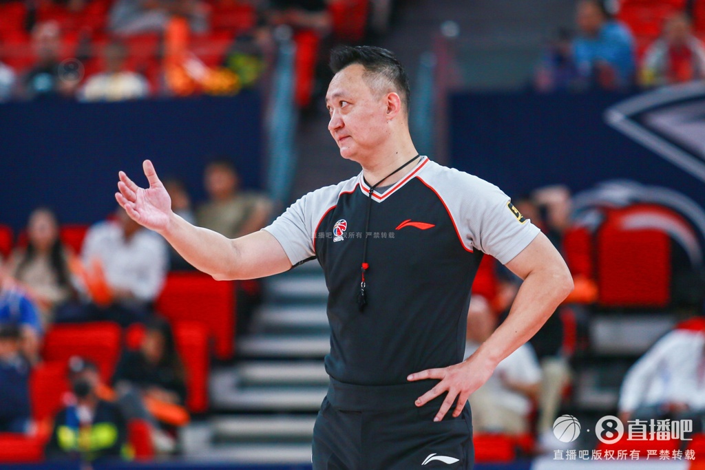 直播吧：北京vs山西半决赛G3 裁判组合拉满 本土裁判将是名哨闫军