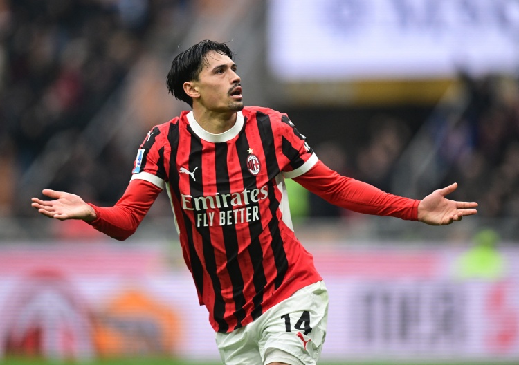 补强8号位！DO：曼城希望签下AC米兰中场赖因德斯