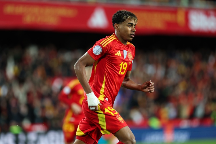 欧洲媒体赞亚马尔：从拿破仑到亚马尔 18岁前进法国三球堪比贝利