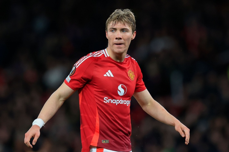 米体：霍伊伦现在是AC米兰的头号目标，球员现在犹豫不决