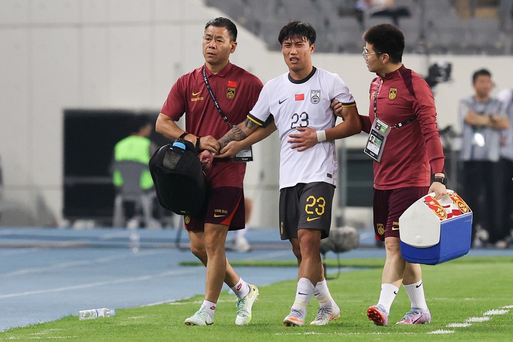 澎湃：新版国足只有“新”意没有亮点，不会防守也不会进攻是常态